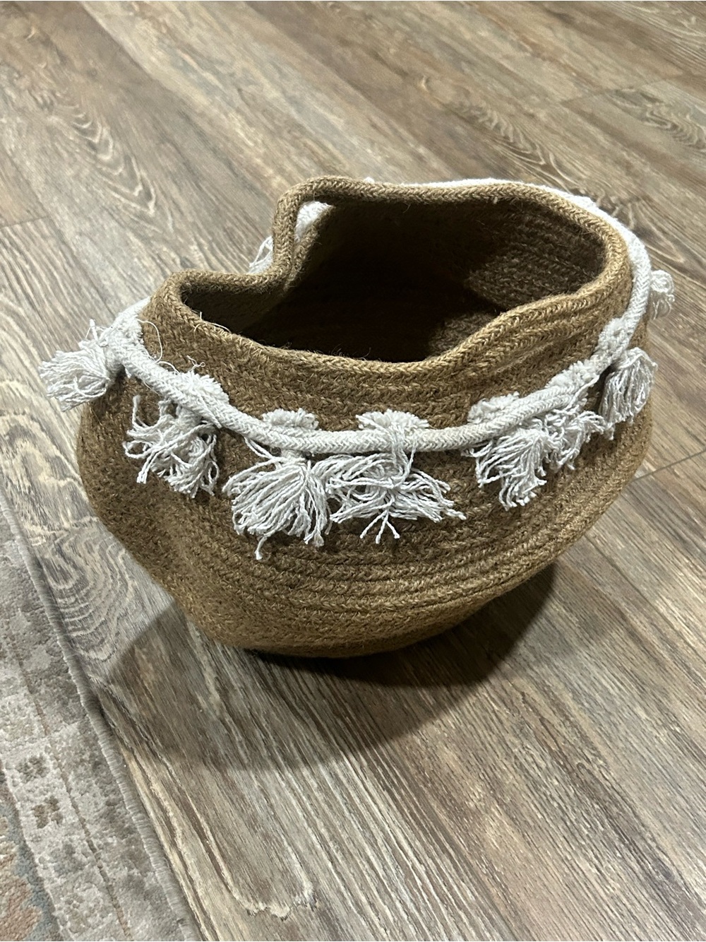 Jute rope basket